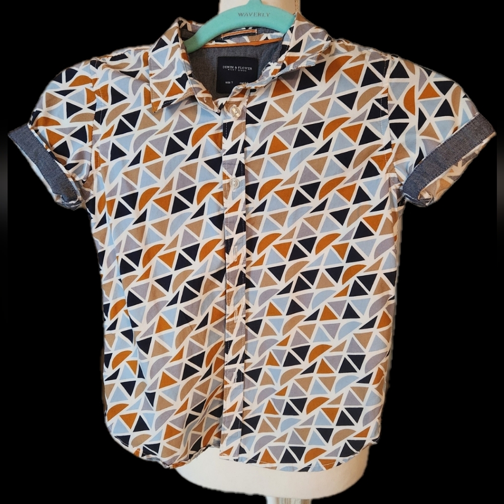 🌟2/$20🌟Denim and Flower geometric shapes cool boys shirt size 7 multicolor